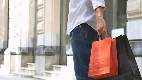 women-and-men-shopping-2013.-77