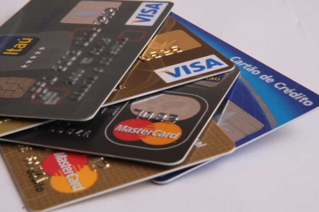 Abecs vai passar a divulgar juros médios do crédito rotativo e parcelado